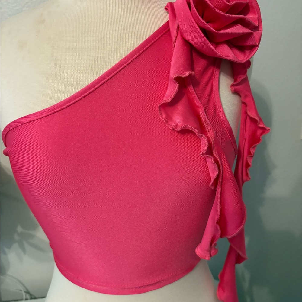 One-Shoulder Pink Crop Top with Floral Detail